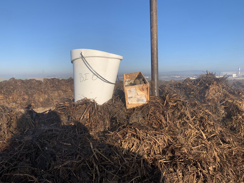 LouisRoederer_'s tweet photo. Spring is in the air! #Organic #BiodynamicCompost #Soil #Life -JBL https://t.co/1CFmQeFatU