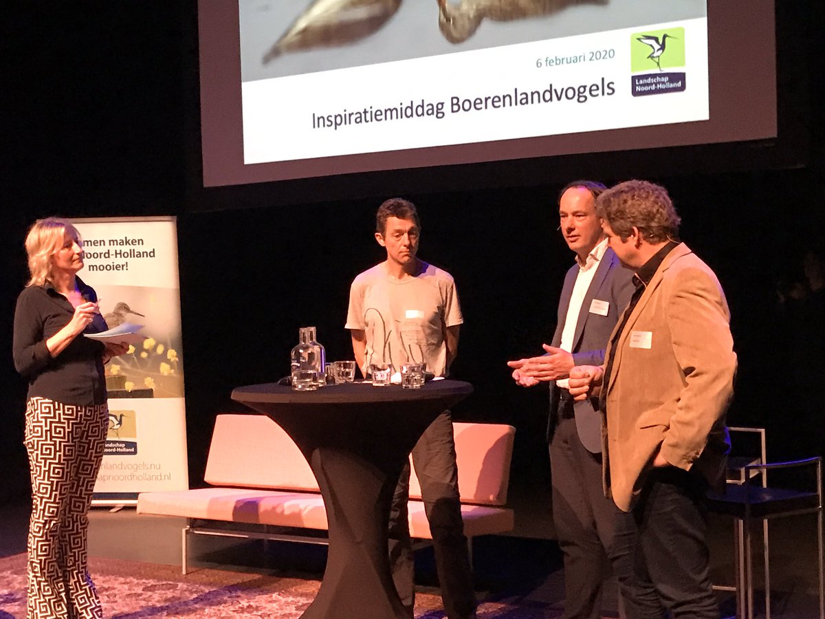 connyvs's tweet photo. Discussie over bescherming van boerenlandvogels met natuurbeschermer en boer - meer #biodiversiteit vergt transitie naar ander landbouwsysteem. Veel boeren willen wel, maar "als ik rood sta kan ik niet groen denken" Samenwerking #Groengoud https://t.co/b9YGpq1xa4 https://t.co/h9U6B6Ex7c
