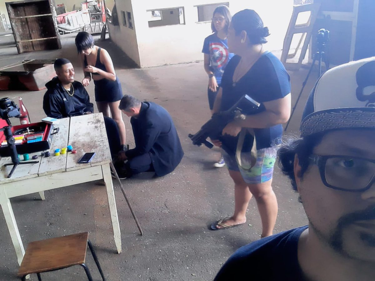 UnderFilmes's tweet image. Mais bastidores pra vocês do vídeo clipe #PeixesDePapel ! Segue o link aqui:youtu.be/NjnL0bfPHlY

#Penapolis #area18 #musicaautoral #rapnacional #rapnaveia #espaçorap #culturahiphope #MakingOf #culturahiphope #newmusic #newvideo #videoclipe #Mafia R&amp;amp;B