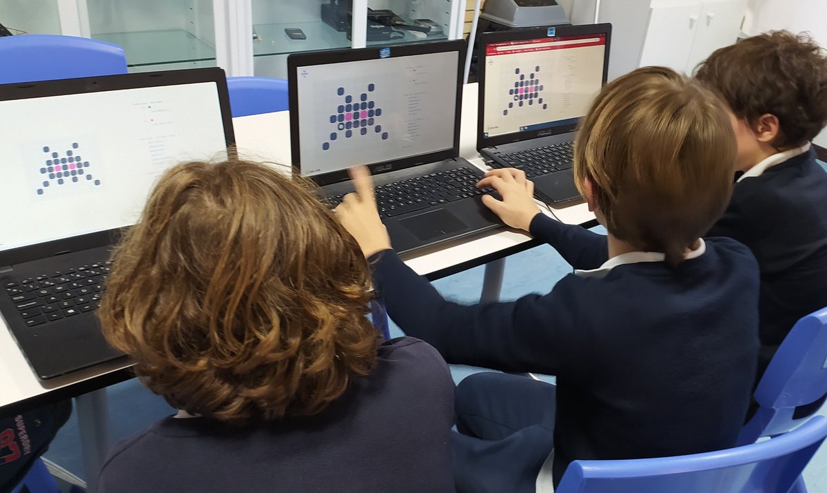 ceciaguicam's tweet photo. La semana pasada en la extraescolares de robótica del @Colegio_CVE probamos a programar de una forma diferente con #ComputeIt y @CodeCombat, dos herramientas muy recomendables para desarrollar el pensamiento computacional de una forma divertida.
@SoyWimba https://t.co/QU2tN3xqKh