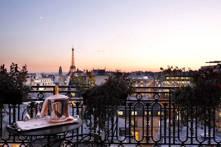 Experience decadent Parisian interiors and a 3 Michelin starred restaurant on your visit to <a href="/HotelBalzac/">Hotel Balzac Paris</a>. Book our Royal Suite, now 25% off, and enjoy gorgeous views of the Eiffel Tower. 

<a href="/JJWHotels/">JJW Hotels & Resorts</a> #HotelBalzac #Paris #Getaway

hotelbalzac.com/special-offers…