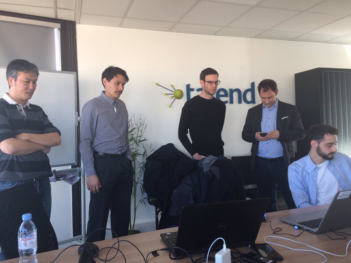 #webinar Data <a href="/AWSFrance/">AWS France 🇫🇷</a> <a href="/TalendFR/">TalendFR</a> <a href="/GroupeSmile/">Smile - I.T is open</a> about to start. Team is in place !!! #235