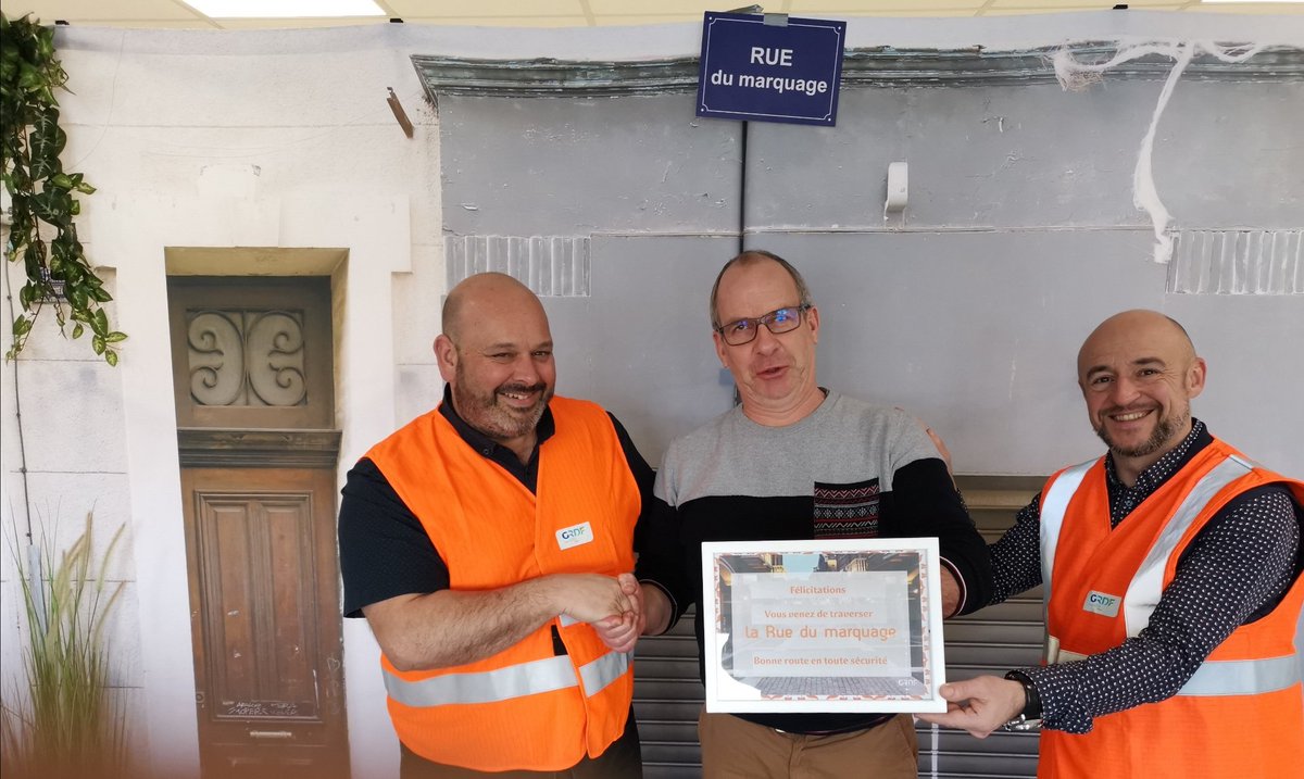 A #GRDFSE le déploiement de la #ruedumarquage continue sur les territoires de Lyon et Saint-Etienne. Et aujourd'hui on célèbre le 1000e participant... quelle belle aventure <a href="/XFillias/">Xavier Fillias</a> <a href="/CorlayFlorence/">Florence Corlay</a> <a href="/arnaud_coquet/">Arnaud COQUET</a> @ithilirandir