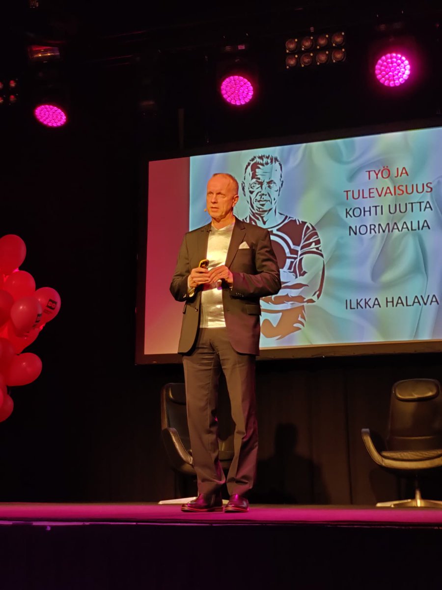 DigitalOulu's tweet photo. Tulevaisuustutkija @IlkkaHalava nosti puheenvuorossaan tärkeitä asioita työlle ja tulevaisuudelle. 
Tässä muutamia poimintoja:
🌳 Ilmasto-ongelmat
🤖 Datan ja tekoälyn yhdistäminen
🌍 Social Credit -järjestelmä 
#do2020 #digitaloulu #tulevaisuus https://t.co/dBCDIVAXXW