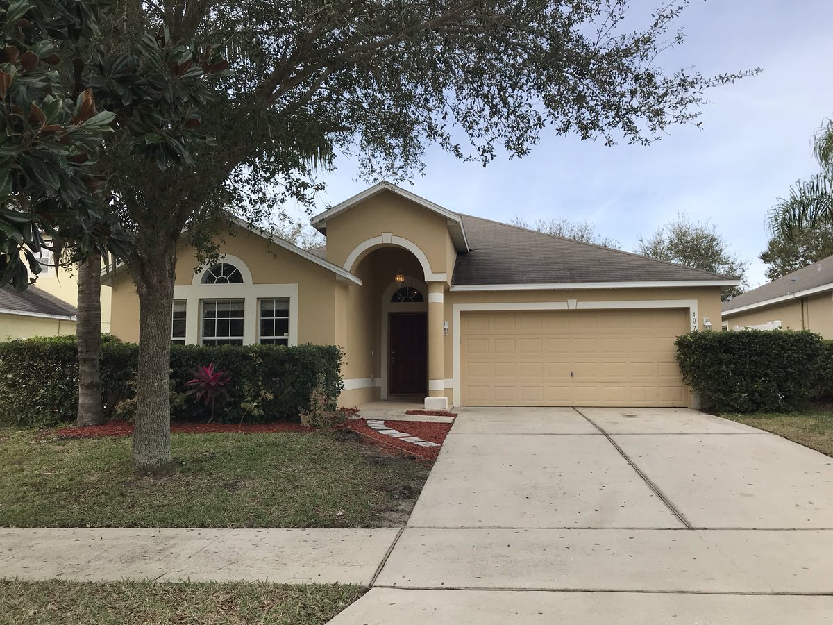 EmPhillipsSells's tweet photo. ‼️NEW LISTING‼️ $250,000. 4/2, 1900+ SF, new carpet, new interior paint, new kitchen counter tops, very clean and well maintained! 
407 Nuestra Pl., Groveland 34736 https://t.co/JJjSaWC1ld