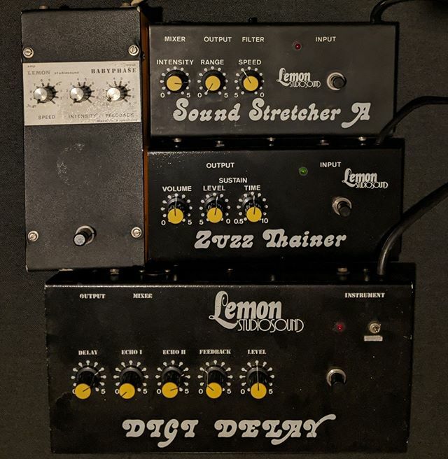 backlinetechuk's tweet photo. EffectsDatabase: When life gives you lemons, you can only hope they sound like these... #effectsdatabase #guitarpedals #guitareffects #effectspedals #guitarfx #fxpedals #pedalporn #geartalk #knowyourtone #pedalboard #lemonstudiosound … https://t.co/c5yw9qcbWn
