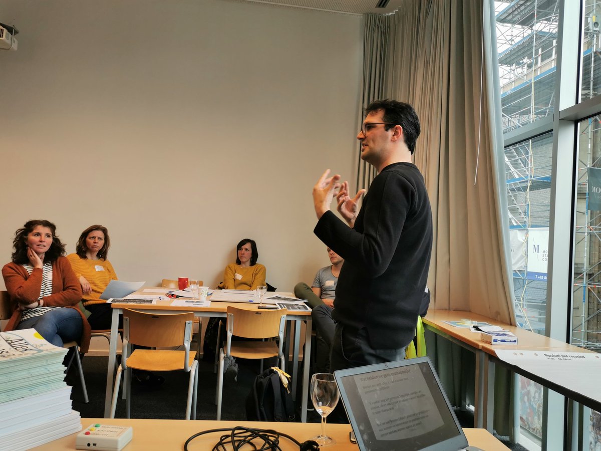 sas_sofie's tweet photo. Verbinden met mensen die anders zijn is niet altijd evident. Hier is vaak professionele ondersteuning nodig. Verschillen overbruggen vergt veel. #sterksociaalwerk #statengeneraal https://t.co/V9Zb2esuhR