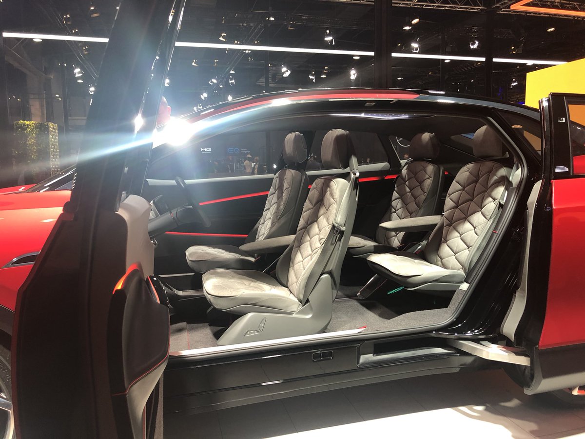 NickSarma's tweet photo. The #Volkswagen ID.Crozz concept looks really elegant with its clean &amp; minimal design. Quite a head turner with reimagined interiors and doors. Fully electric, automated and connected. Driving range of 500 kms on a single charge. #AutoExpo2020 #IDCrozz @volkswagenindia https://t.co/fYB2rSsEiw