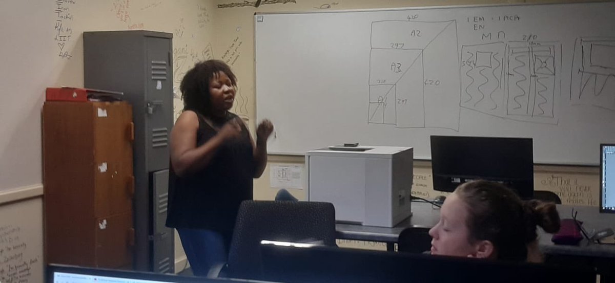 Rhodes_JMS's tweet photo. First-and-third-year students had an excellent time spent with @Rhodes_Uni Communication Manager and alumnus of #JMS #VeliswaMhlope on her career journey since graduating in 2002. #Rhodes, where leaders learn” #RuJMS #RuJournalism @JacobsLuzuko @QSompondo @VelisileB @franzkruger https://t.co/MlbPI3Bmtx