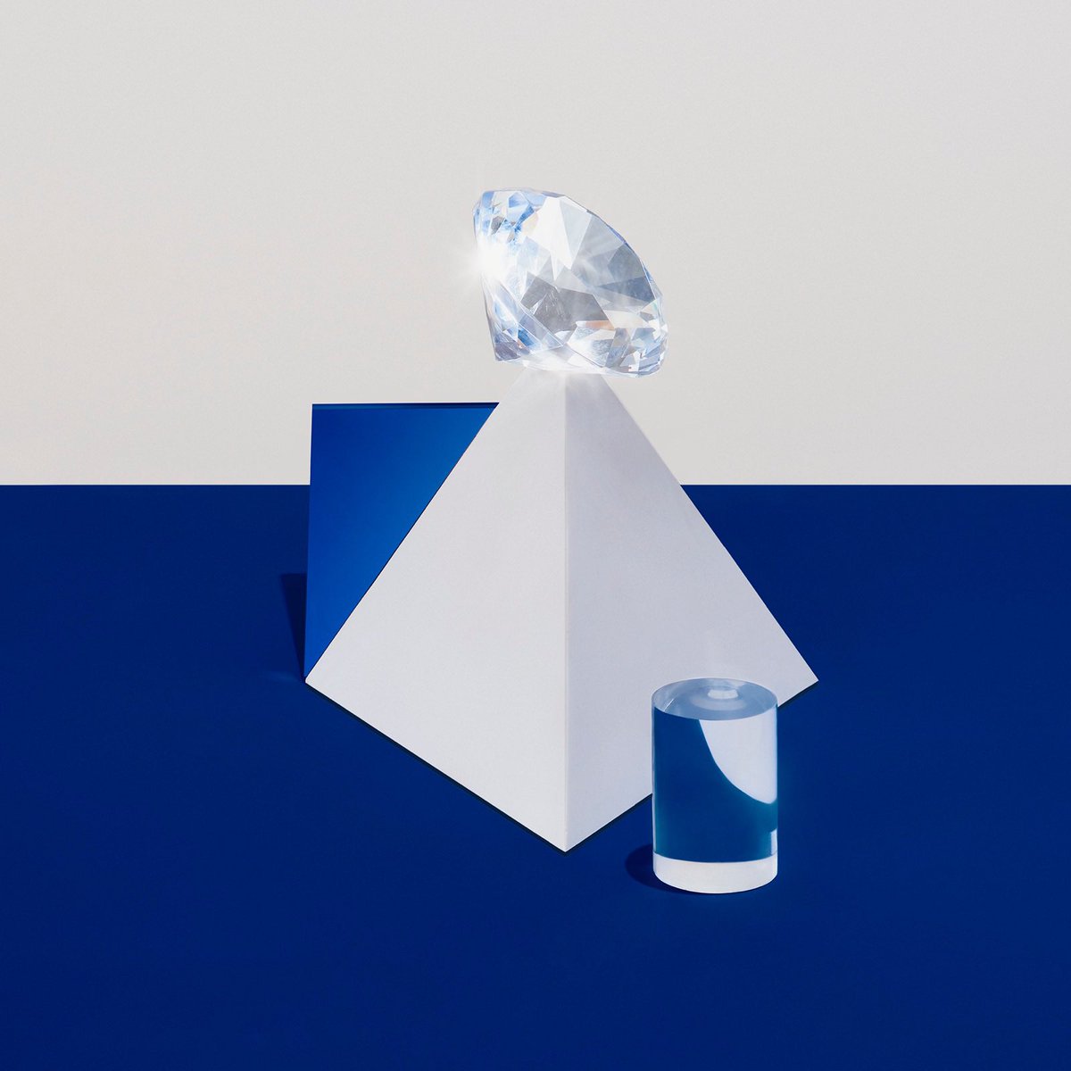 Check out the verticle #cashback credit card from #KOHO  <a href="/GetKoho/">KOHO</a> New abstract work from photographer @natashavphoto Get those power ups! ⚡️#💳