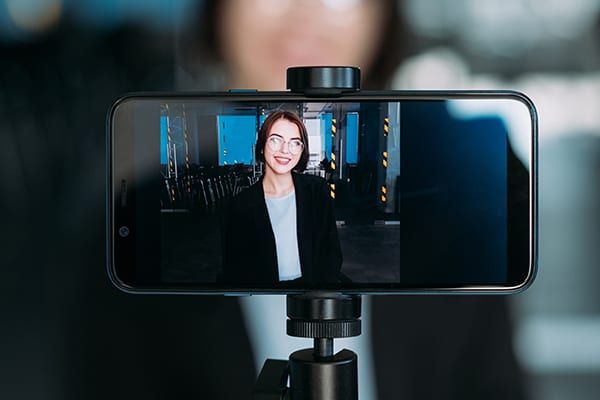 Enhance your #coachingbiz using the power of video. <a href="/coachjensantoro/">Jennifer Santoro</a> details 3 tips for you in this #coachingworld article buff.ly/2P3eLTy