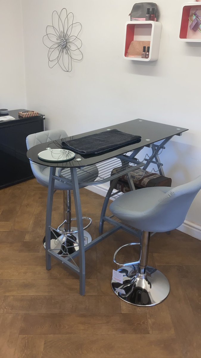 Wanted. Full time - Part Time 
Talented Nail Technician on a freelance basis to work within our salon and be part of our great team.  
 Available on daily or weekly basis. 
Introductory rates as you grow your business.  
Please contact Me by phone 01332862740 tiptopjac@icloud.com