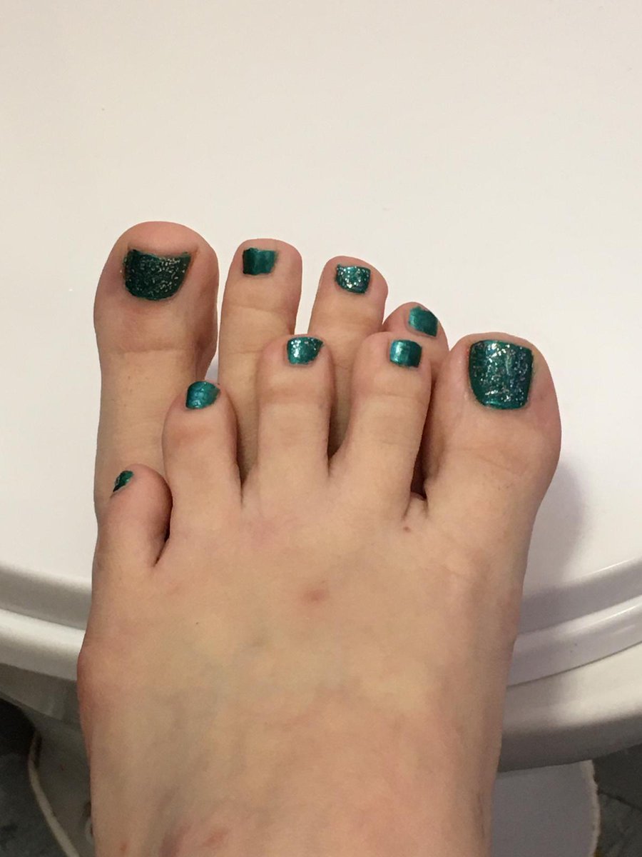 KarRouse's tweet photo. Normal service is now bein resumed! The Wife sent me these Naughtys today whilst at work fuck shes Hottt🤤😈🍆 who else would giv her a good fuck an make her tingle an shake #MummyBody #PaintedToes #FootPorn #Selfie #ShowaSelfie #BoodieGrab #Ass #Tease #WantingCock #Milf https://t.co/LSIzz7R7VH