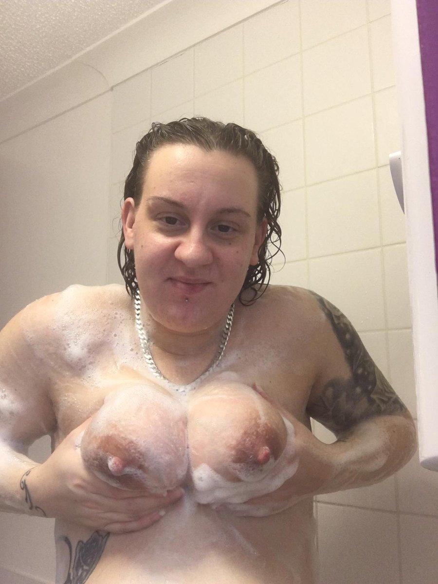 KarRouse's tweet photo. Normal service is now bein resumed! The Wife sent me these Naughtys today whilst at work fuck shes Hottt🤤😈🍆 who else would giv her a good fuck an make her tingle an shake #MummyBody #PaintedToes #FootPorn #Selfie #ShowaSelfie #BoodieGrab #Ass #Tease #WantingCock #Milf https://t.co/LSIzz7R7VH