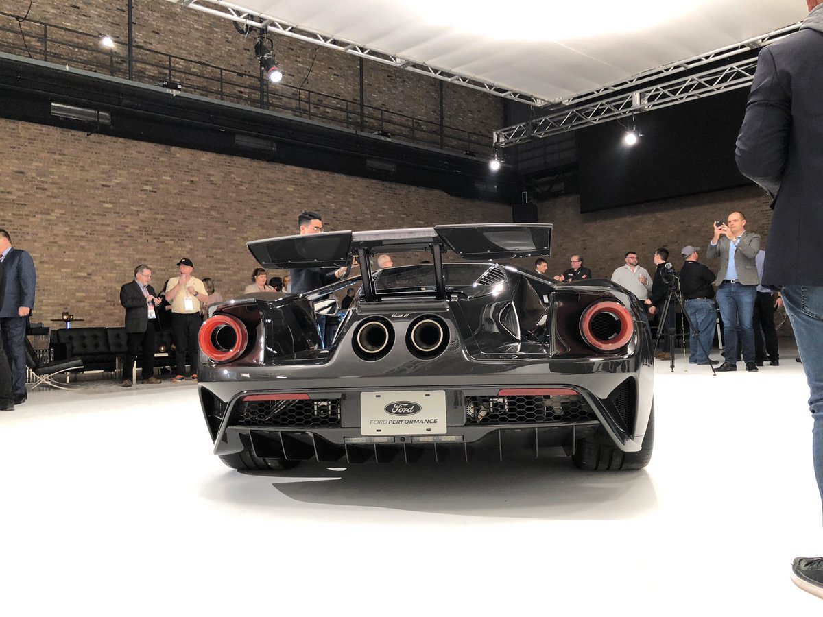 zacpalmerr's tweet photo. A little pre auto show party with the Liquid Carbon 2020 Ford GT. There is a LOT of carbon fiber to look at here. Ford also says it’ll be about $750k and  will make about 12 per year. @therealautoblog https://t.co/Spnk1xCBqW