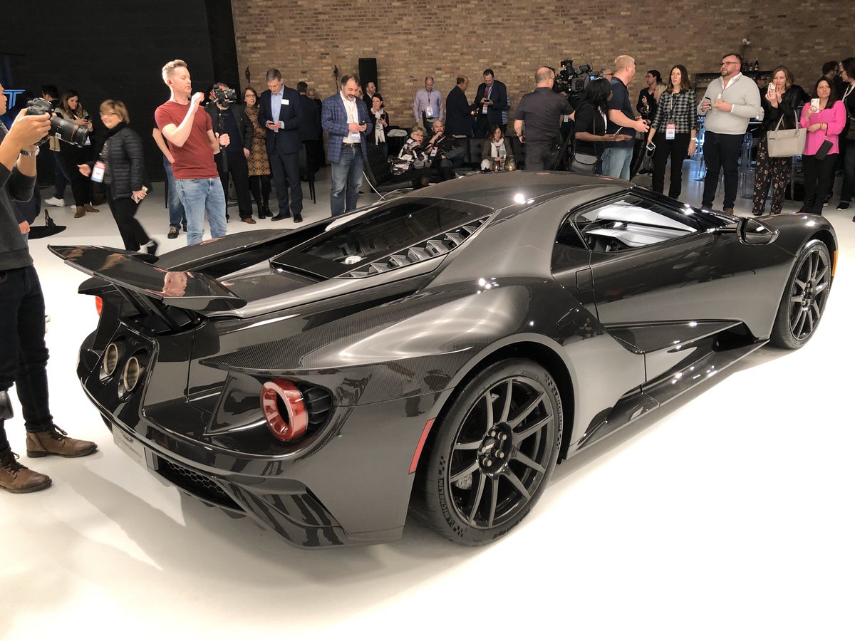 zacpalmerr's tweet photo. A little pre auto show party with the Liquid Carbon 2020 Ford GT. There is a LOT of carbon fiber to look at here. Ford also says it’ll be about $750k and  will make about 12 per year. @therealautoblog https://t.co/Spnk1xCBqW