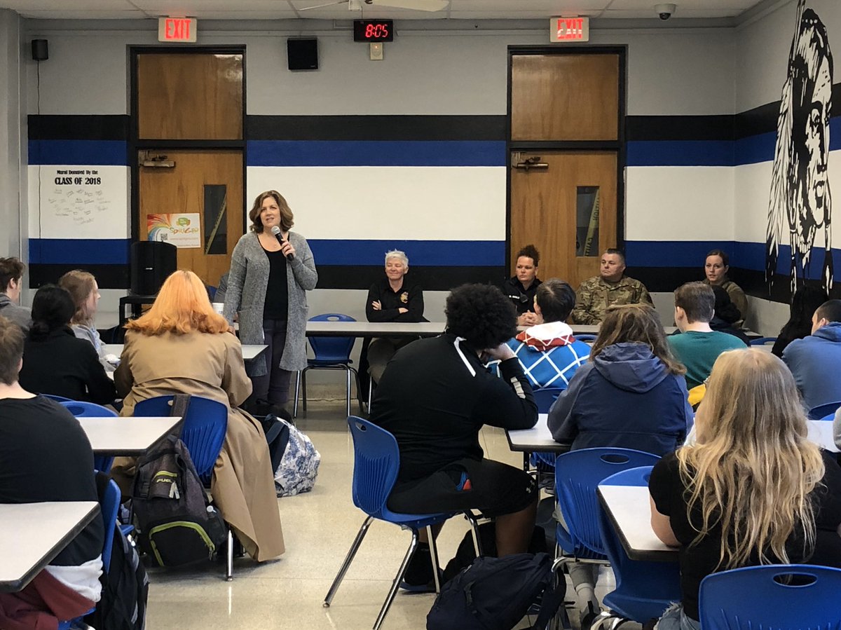 smdudeck's tweet photo. Thank you to our amazing Public Safety panel and @JodiBloemker with United Way for putting on an excellent Breakfast with the Experts presentation this morning @CHS_Indians! #SJSDproud https://t.co/g2yVRVorcW