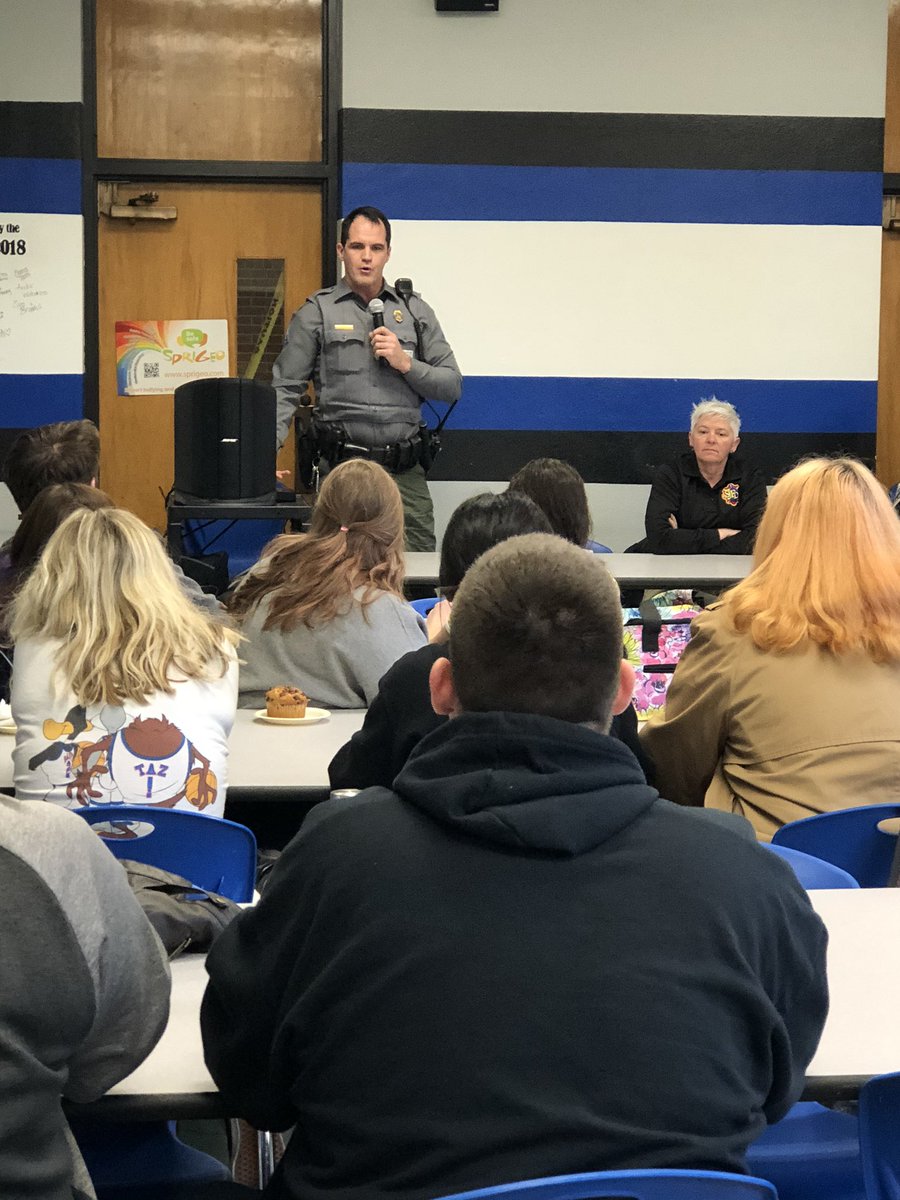 smdudeck's tweet photo. Thank you to our amazing Public Safety panel and @JodiBloemker with United Way for putting on an excellent Breakfast with the Experts presentation this morning @CHS_Indians! #SJSDproud https://t.co/g2yVRVorcW