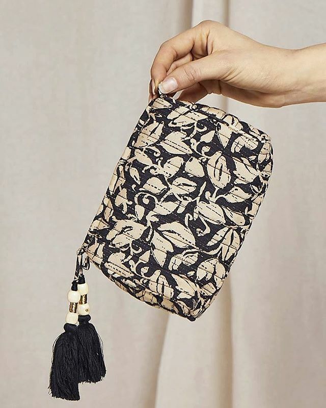 Our up-cycled accessories are now out in our new season Laurie prints 😻❤️🖤
In our goal to become as waste-free as possible, all of our quilted accessories are sustainably (and lovingly!) made from off-cut fabrics, unusable samples and excess fabric t… ift.tt/2uq4jOf