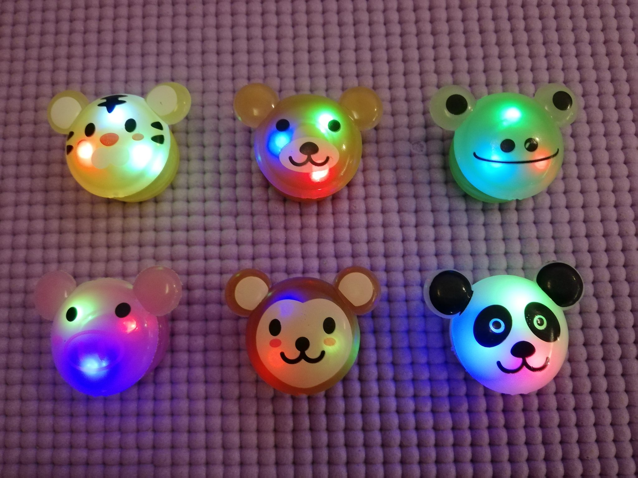 タクロー お風呂に浮かべる光るゴム製のおもちゃ 型を同じにしたかったのは分かるけど おサルの耳は少しは無理があるのでは T Co 5i3deloahi Twitter