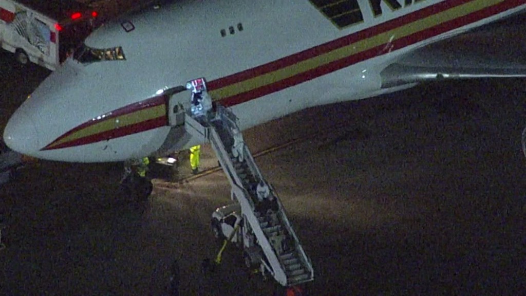 Coronavirus: 2nd plane lands in US carrying evacuees from China amid outbreak abc13.co/31tfFxg