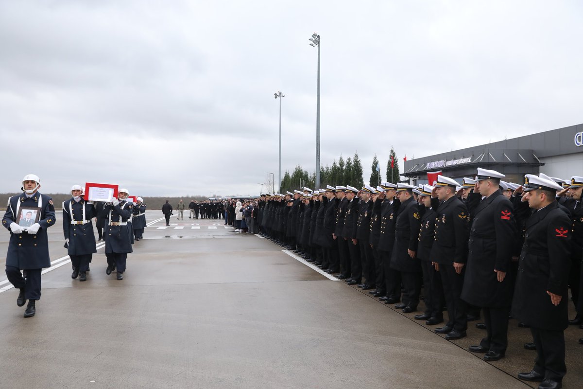 KOCAELİ ŞEHİTLERİNE AĞLIYOR