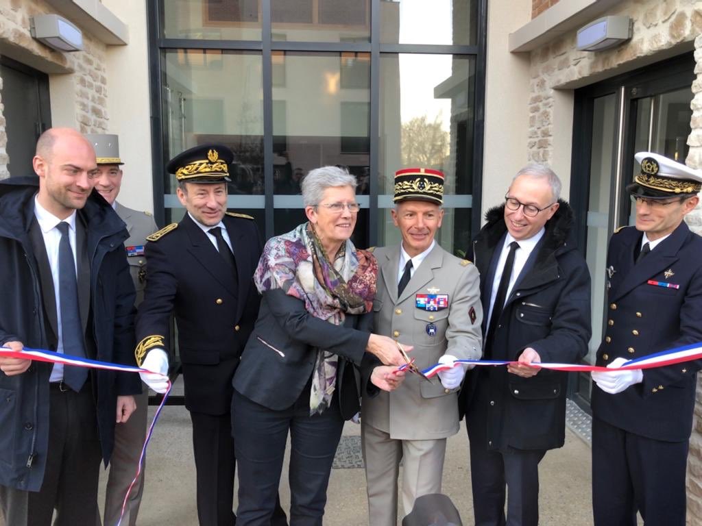 gdarrieussecq's tweet photo. J’ai le plaisir d’inaugurer 150 logements neufs à destination des militaires à la caserne Joffre-Drouot de Versailles. Améliorer les conditions d’hébergement de nos soldats est une priorité. 1 Mds € d’engagement de travaux sont prévus entre 2019-2025. 
#planhébergement #LPM https://t.co/Drh8Xz9Jzi