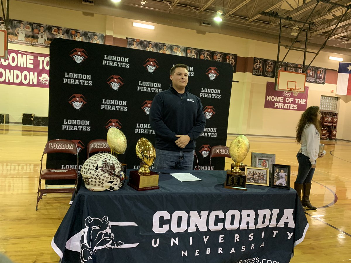 GabRoulston's tweet photo. @CUNEFootball @Cameron_245 https://t.co/u9ZCFCpyTQ