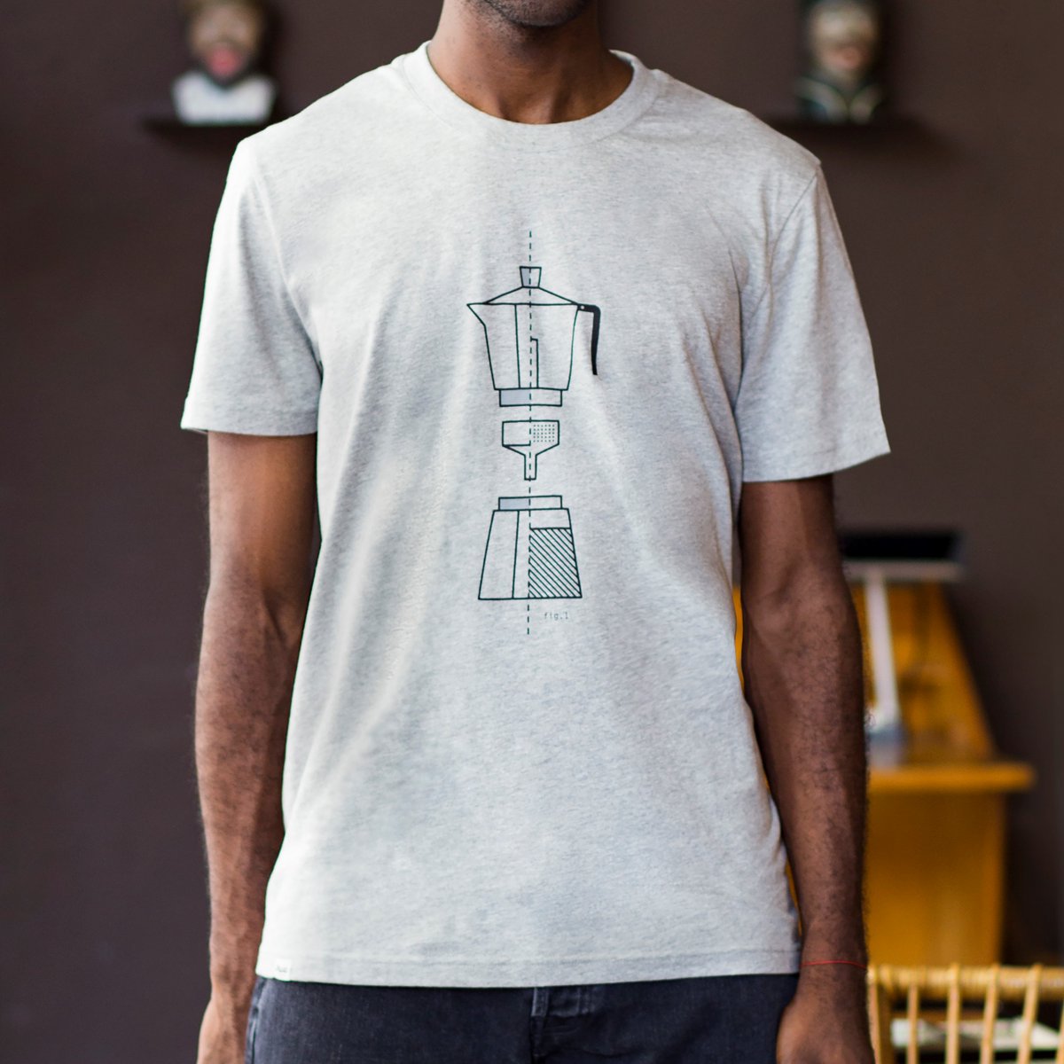 Tenemos buenas noticias para los expertos y amantes del café: Nuestra camiseta How To Moka ha vuelto a nuestro stock 💥☕ es.bravafabrics.com/products/camis…