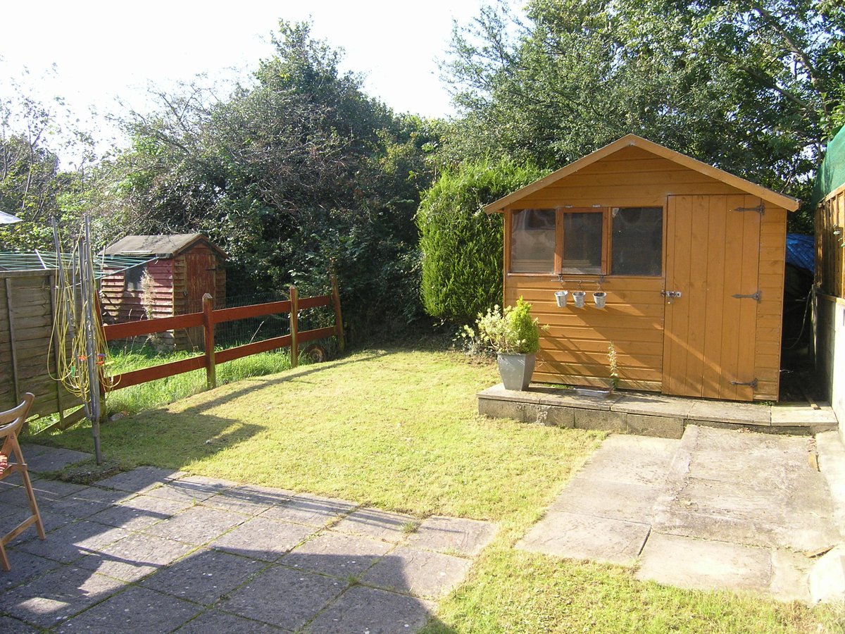 Well presented 2 bedroom #house in #Woolwell, £640 PCM.

The property benefits from an enclosed rear garden, allocated parking &amp; gas central heating. 

Available now for 6 months &amp; ongoing.

For more information please visit our website mblettings.com #lettings #plymouth