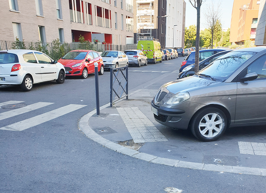 villeneuve_92's tweet photo. La Gestion Urbaine et Sociale de Proximité (#GUSP) agit et vise à améliorer le cadre/ les conditions de vie des habitants de #VilleneuveLaGarenne,en agissant sur des problématiques quotidiennes!Ex: pose de mobilier pour améliorer la circulation piétonne/ la visibilité routière https://t.co/JmAuwB1krd