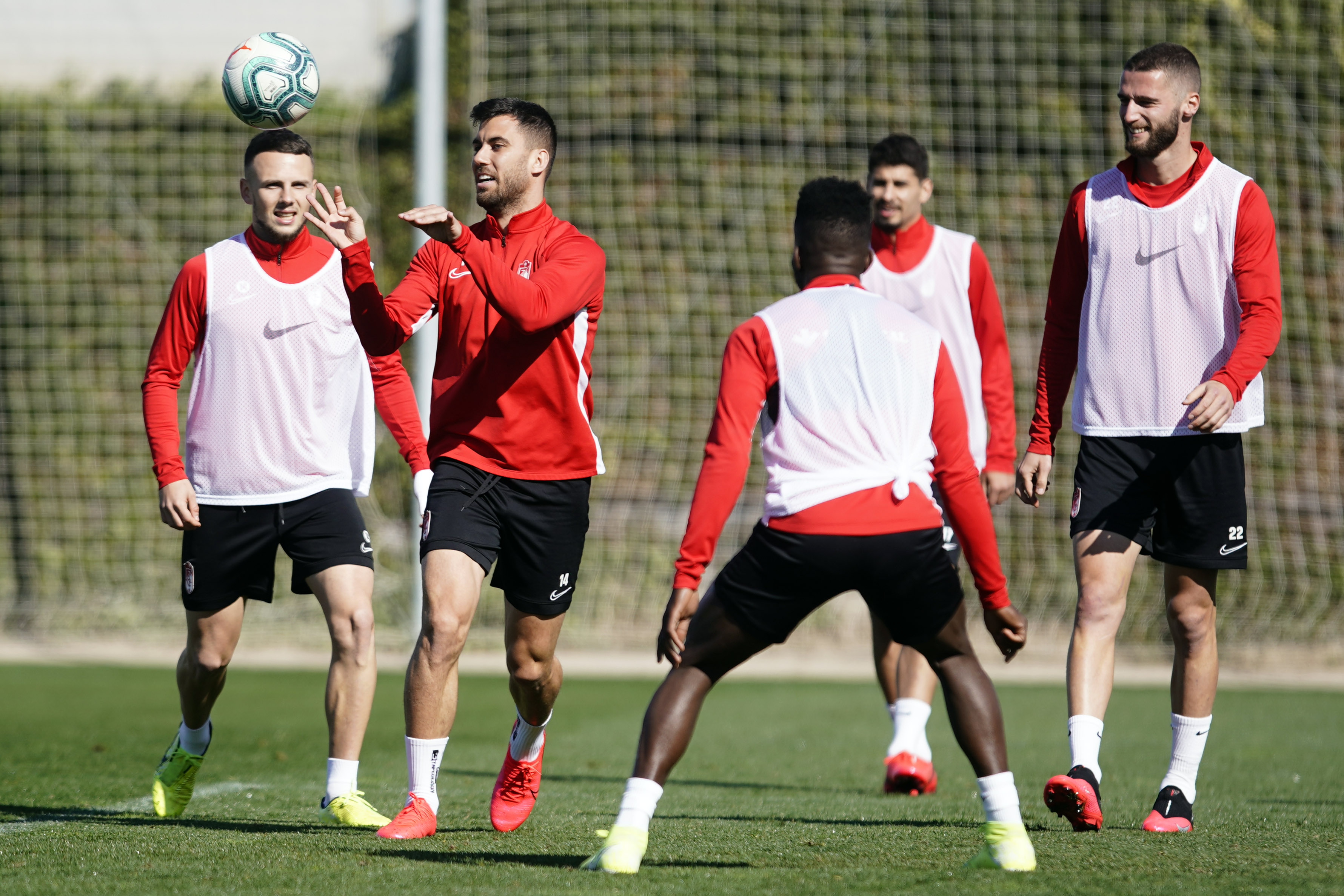 Los jugadores del Granada, durante el último entrenamiento (Foto: GCF).