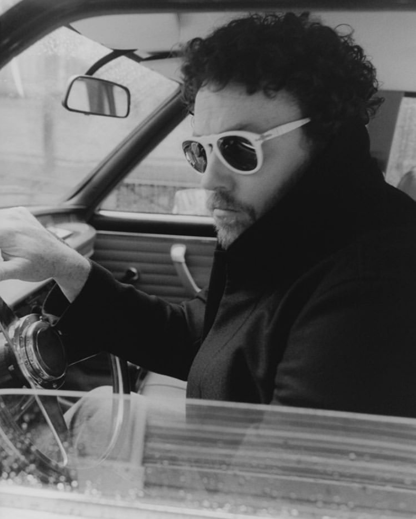APC_USA's tweet photo. A.P.C. x Persol⠀

Persol teamed up with A.P.C. to make 3 color variants for their iconic 649 model. Worn by Metronomy singer Joseph Mount. Launching February 7th 2020. ⠀
⠀
@apc_paris @persol⠀
⠀
#APC #Persol #APCxPersol #APCSS20 https://t.co/WUyJYYJ5Hn