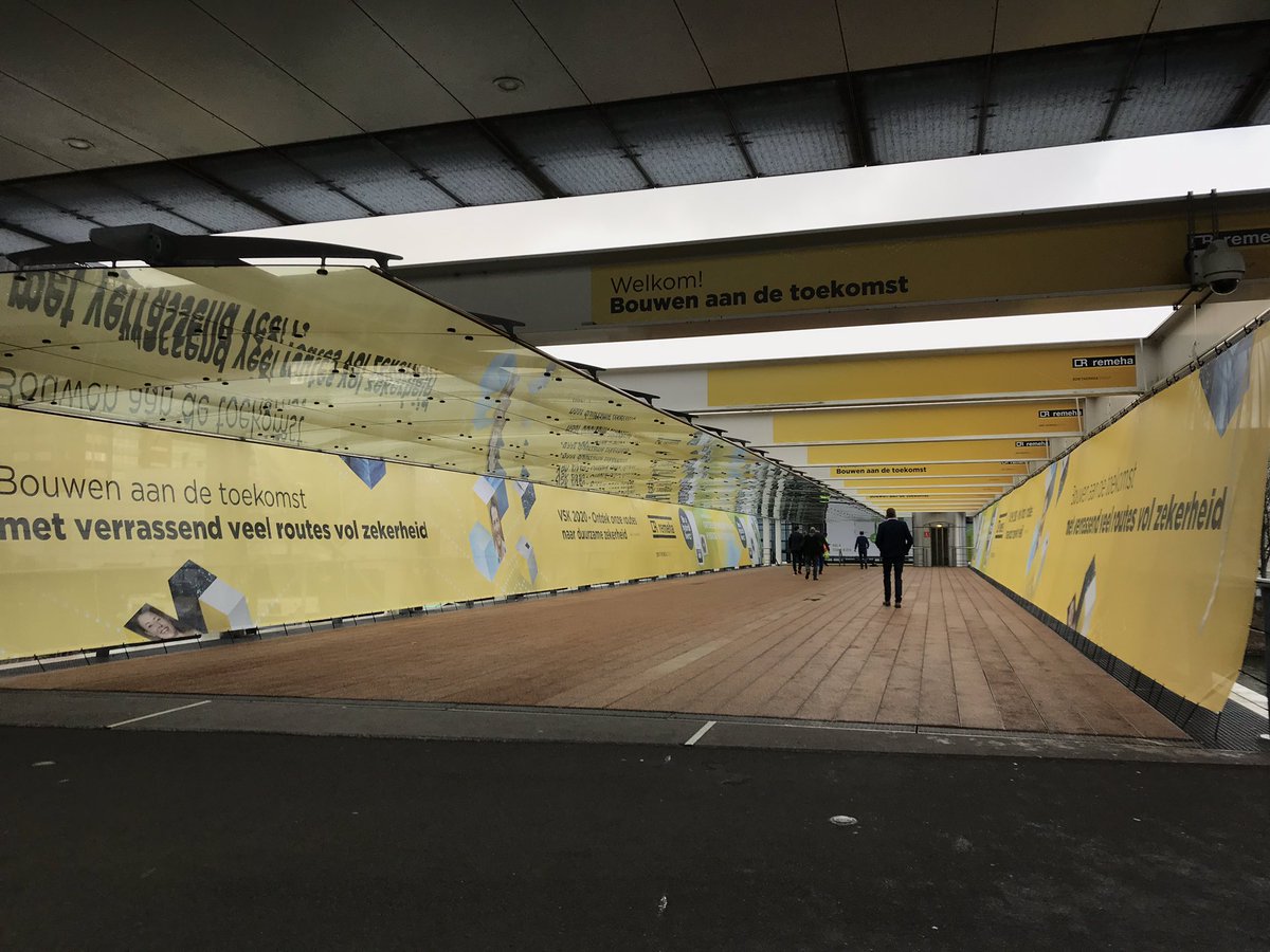 Faircomint's tweet photo. VSK2020 #vsk #vsk2020 #jaarbeurs #utrecht #signage #media #bigboard #flags #entrancebranding #experiencebridge #bridgebranding #exposure #revolvingdoorsbranding #banner #branding #mediaexposure https://t.co/M4lJQEU6Yr