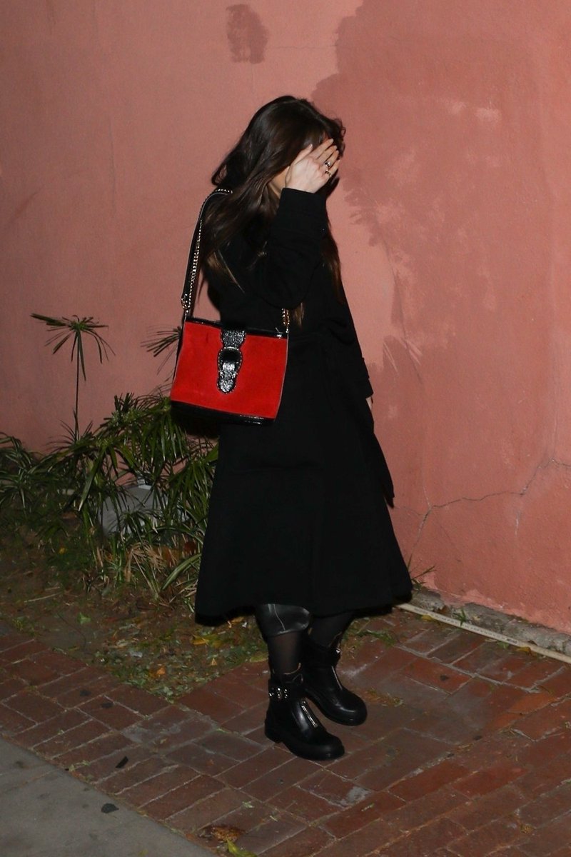 DakotaJBRA's tweet photo. Dakota foi fotografada ontem a noite no aniversario de uma amiga em West Hollywood, CA. #DakotaJohnson

https://t.co/HpKnGZvbPh https://t.co/XuYjRlw9B0