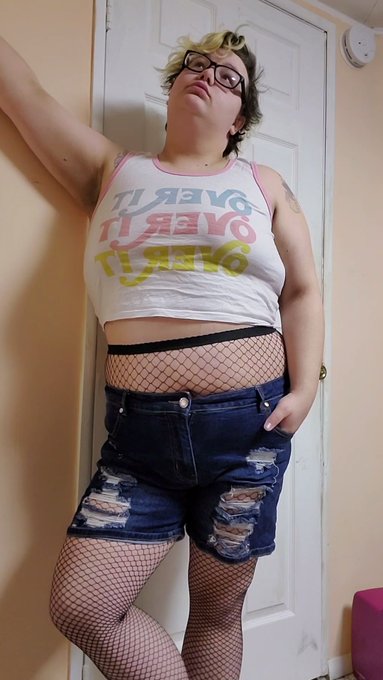 I may be a hoe but I still get cold so I added a sweater lol https://t.co/XsTxNRNG1b