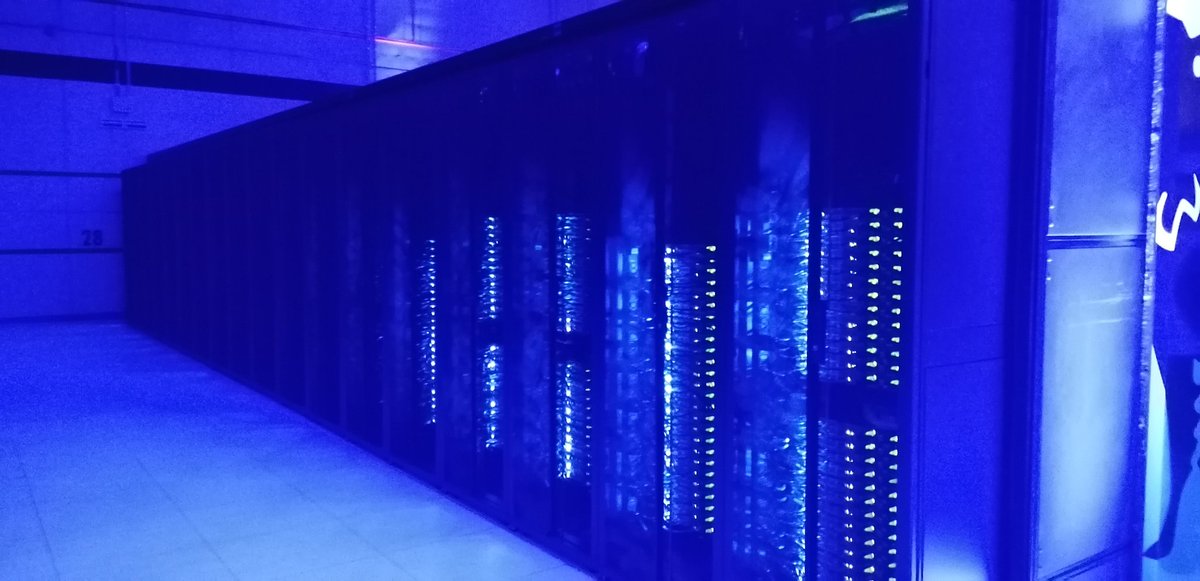 Inno3news's tweet photo. I #supercalcolatori sono strategici nella #geoscienza per individuare nuove zone da trivellare, #giacimenti, stimare proprietà del #terreno, modelli economici di sfruttamento. Il nuovo #HPC5 di #Eni  é l'ultimo nato di un progetto avviato nel 2013 con il primo #HPC1 #energy https://t.co/Yikue1wCs3