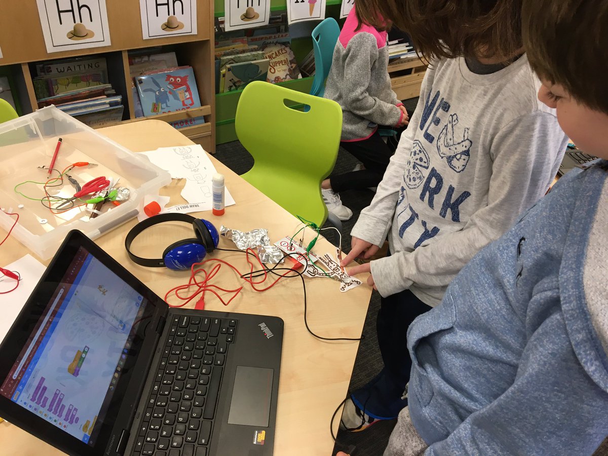 2nd graders are engineering and coding their own @Scratch &amp; <a href="/makeymakey/">Makey Makey</a> paper robots, inspired by <a href="/ShandaMcCloskey/">Shanda McCloskey</a> picture book Doll-E 1.0 #Wiltonwayct #tlchat <a href="/fkompar/">Fran Kompar</a> <a href="/KCCoon3/">Kathy Coon</a>
