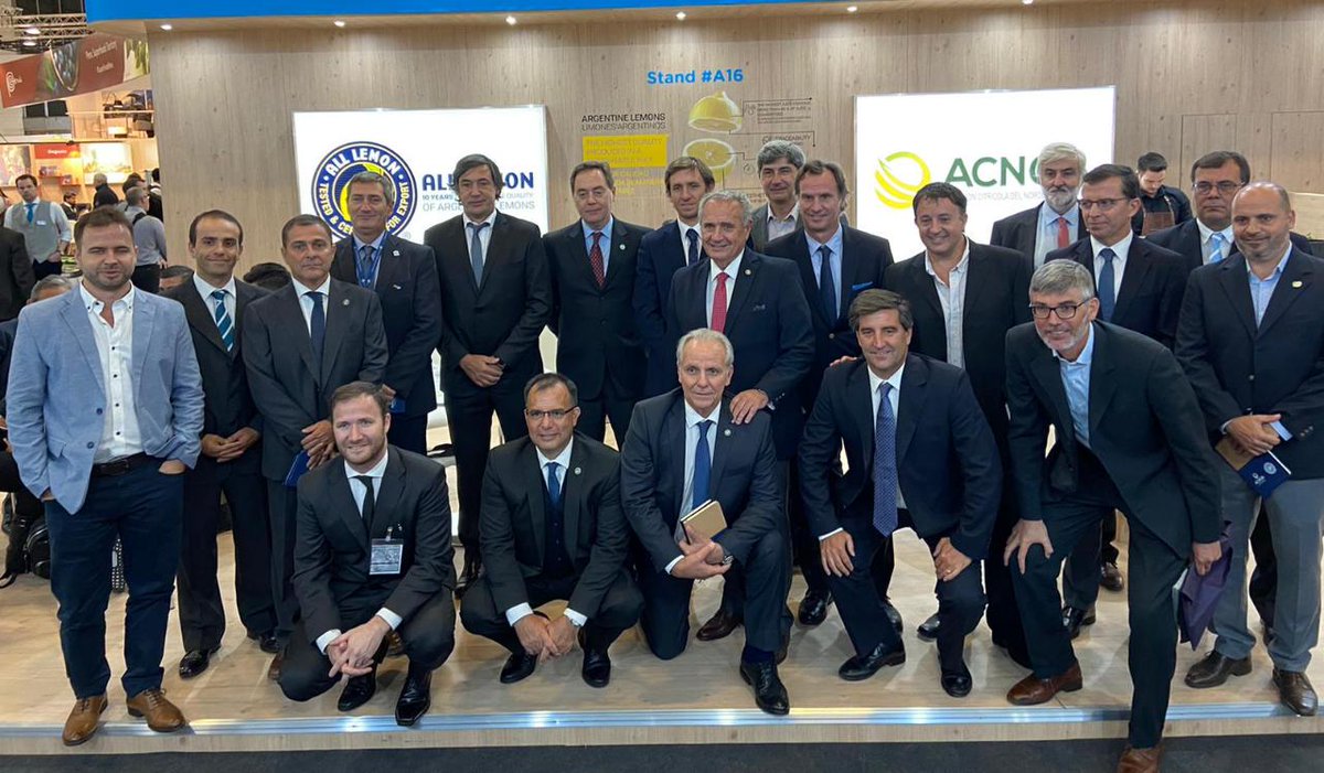 SanMiguelGlobal's tweet photo. Participamos del festejo de los 10 años del sello #AllLemon en #FruitLogistica. Celebramos los logros que hemos alcanzado trabajando en equipo con nuestros colegas del sector. Juntos construimos un futuro mejor #SomosParte #citrus #fruitlog2020 https://t.co/fA63Dv9oYm