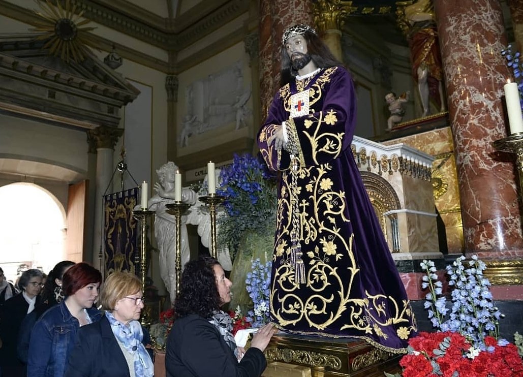 Cristo_Rescate's tweet photo. Quedan cuatro semanas para el Besapie  del Rescate. En la Iglesia de @SanJuanMurcia #Murcia https://t.co/dGfgYRCPu7