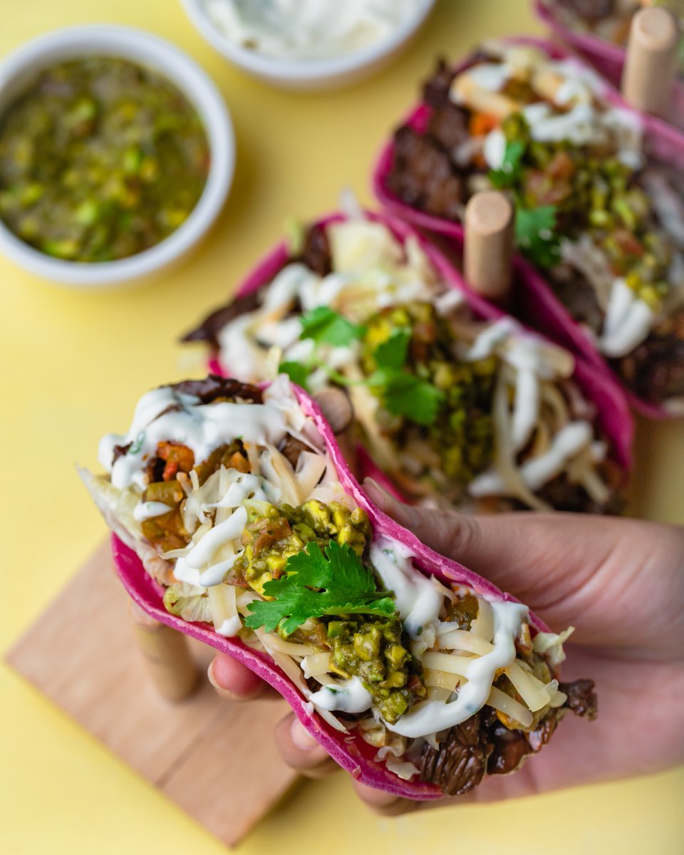 Can we #taco bout how great it is that you get all this yummy, meaty goodness in one mouthful? 🤤

Here are our soft-shelled #TeriyakiTaco’s - Choose between a chicken or tenderloin filling! 

#TeriyakiTaco #Taco #Guacamole #FusionFood #SoftShellTaco #Mumbai #IndigoDeli