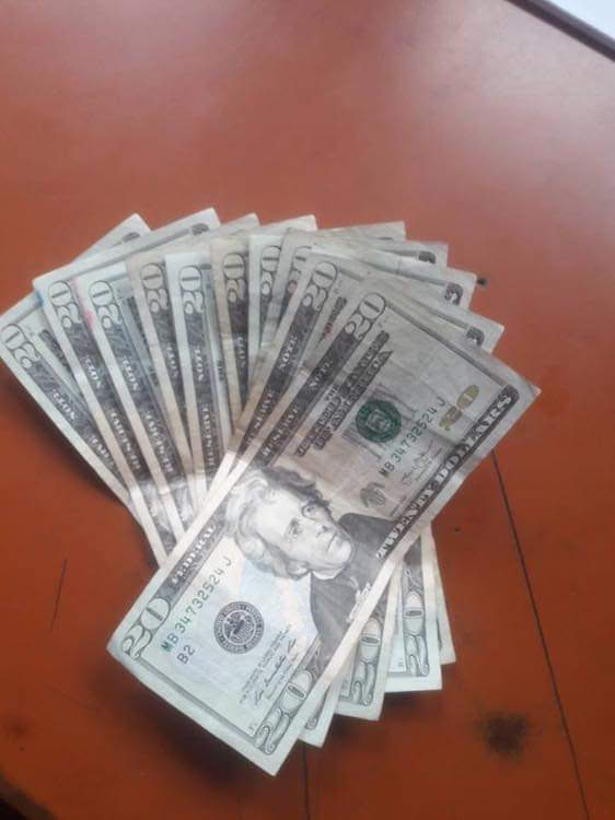 byronzapata1996's tweet photo. Busco chica prepago en la ciudad de Ambato precio a convenir... #JUEVES #prepagosconapartamento #Dinero #MoneyGame https://t.co/rRDjJiGBQi