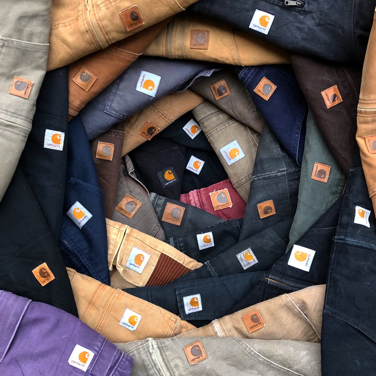 【 PICKUP 】
.
.
#carhartt
.
大人気のアクティブジャケット！
オーバーサイズのスタイリングに
合います。
.