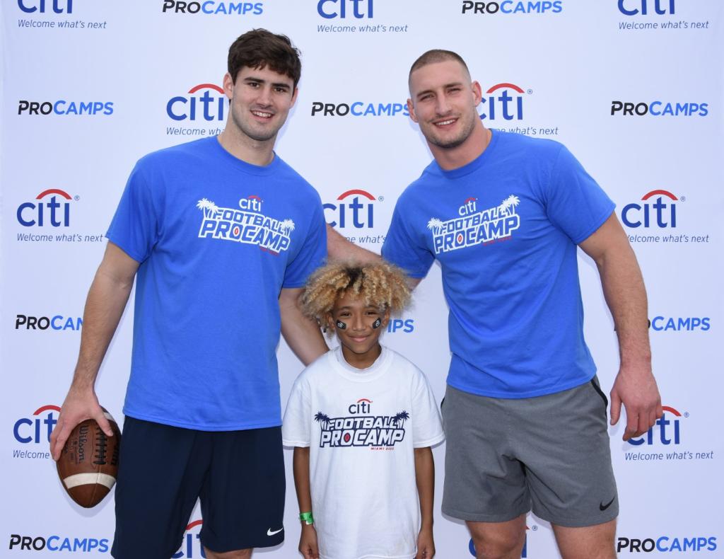 #TBT to last weekend in Miami with @Daniel_Jones10 & @jbbigbear at their Citi @Pro_Talks & @ProCamps! A big thanks to Daniel and Joey for letting the fans and young athletes get #CloserToPro while building some lifelong memories 🏈