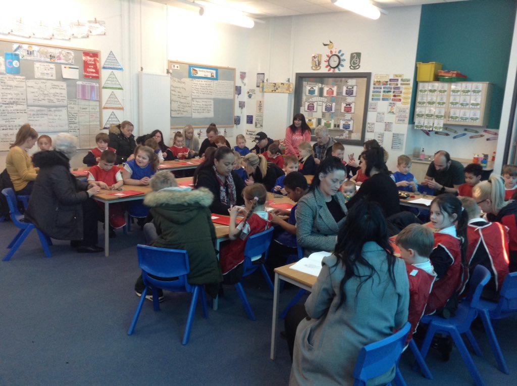 A busy afternoon sculpting with clay. Some parents have kindly volunteered to come in and help 😊🎨