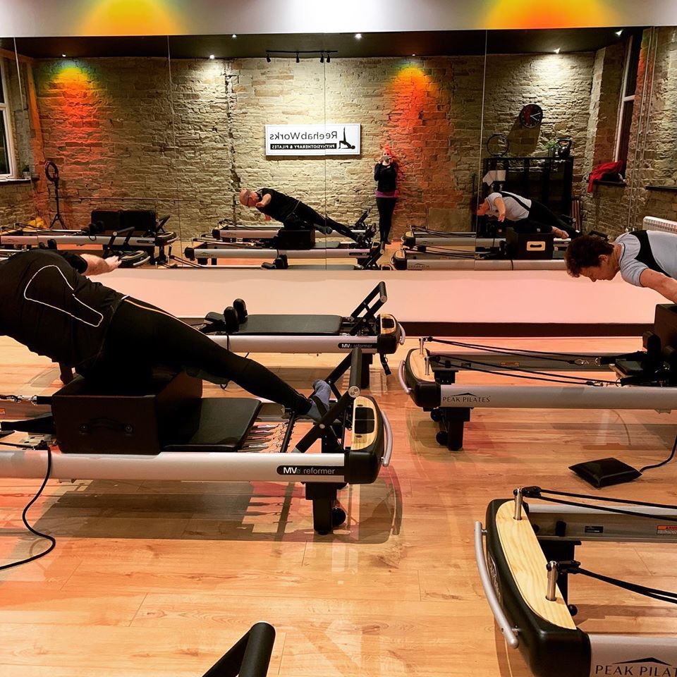 therehabphysios's tweet photo. Jane is at our Centre teaching our Wed 9:20, 10:20am, 5:50, 6:50 &amp; 7:50pm Reformer Classes. 

Lovely mermaid work on the short box last night to improve strength &amp; mobility of the trunk &amp; hips 😍
#reformer #pilates #strength #fitness https://t.co/QA9KSJfw8h