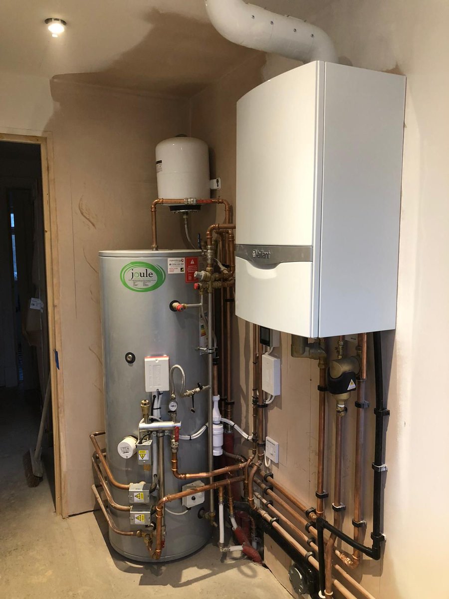 UKPlumbing's tweet photo. Check out our recently installed boiler and cylinder, another great job from our engineers :)
#Vaillant #cylinder #newinstall #happycustomer #Heatinghomes #whichtrader #plumbing #Heating #trustedtrader #happycustomer #farnham #guildford #surrey #plumbinglife https://t.co/3hmnXBoqEA