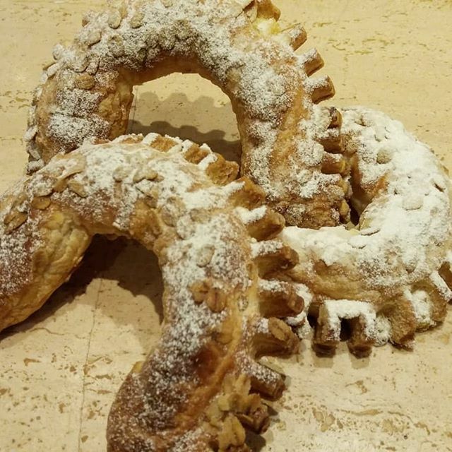 SORT. Una cosa que tots volem! 
I si endoncim una mica la nostra vida amb aquesta ferradura de cabell d'àngel? 😋😋😋 #bondia des de la pastisseria!
... ift.tt/2sEvbcD
calestaronges.com

#pastís #pastisseria #love #xocolateria #bomboneria … ift.tt/2OzeXsX