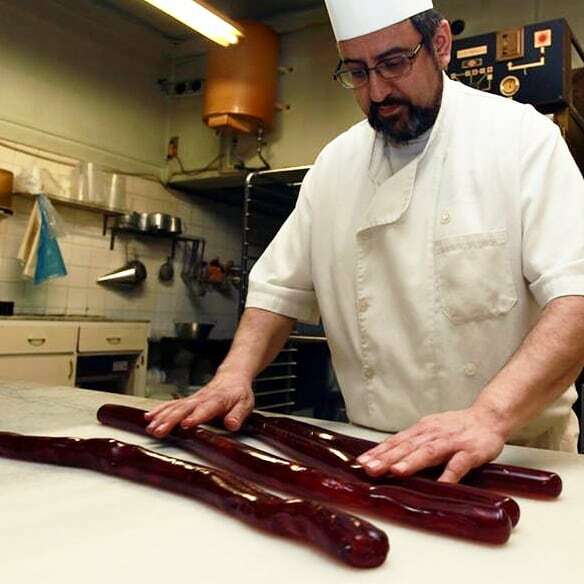 Cada dia en fem. Ja ens esteu demanant molts CARAMELS DE DIJOUS GRAS!!! 😋😋😋 #dijousgras
#merengues #cocallardons
#bondia des de la pastisseria!
...
#carnestoltes #tradicions @carnestoltesvalls
ift.tt/2sEvbcD
calestaronges.com

#pastís #… ift.tt/375xGmu
