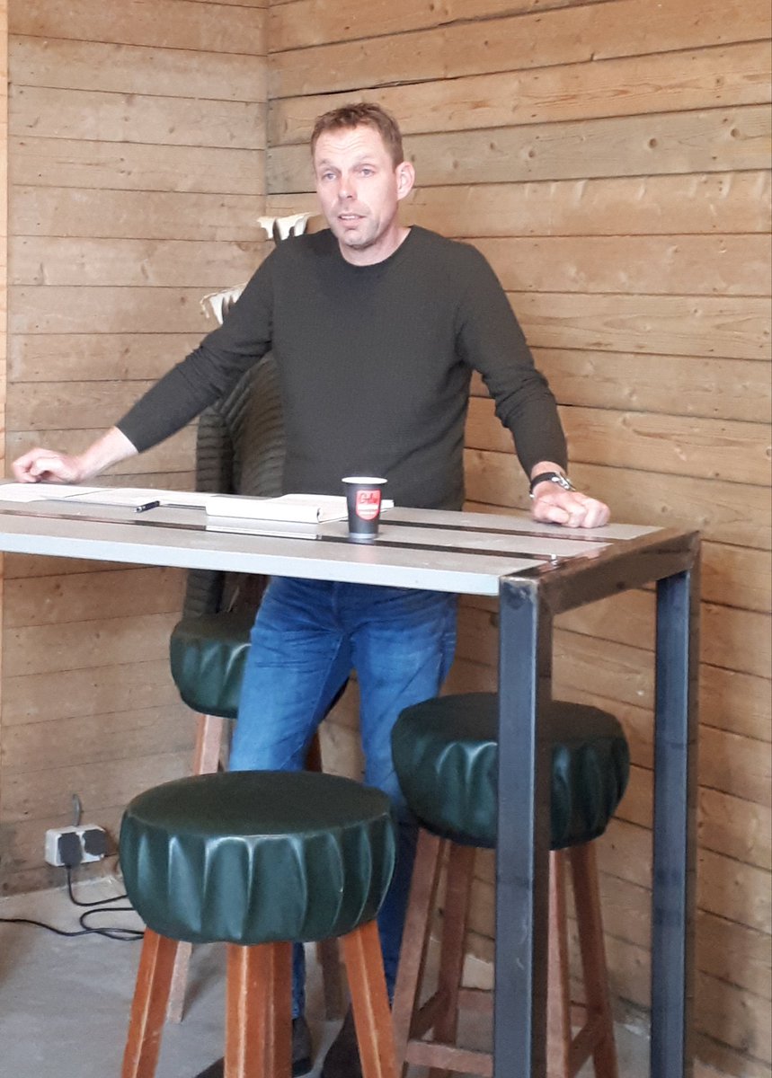 We sluiten af bij De Meerhof, een fruit- en akkerbouwbedrijf en <a href="/KoelhuisDronten/">Koelhuis Dronten</a>. Boer en eigenaar Aard stond aan de wieg van Stichting Veldleeuwerik. Hij legt uit welke duurzame methoden en technieken hij op zijn bedrijf toepast.

🌾🥔🥕🌱🍐🍎🍏

#WeekvandeCE ♻️